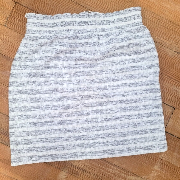 LOFT Terry Cotton Blend Tie Waist Mini Skirt Grey and White Stripe Pocke… - Picture 3 of 6